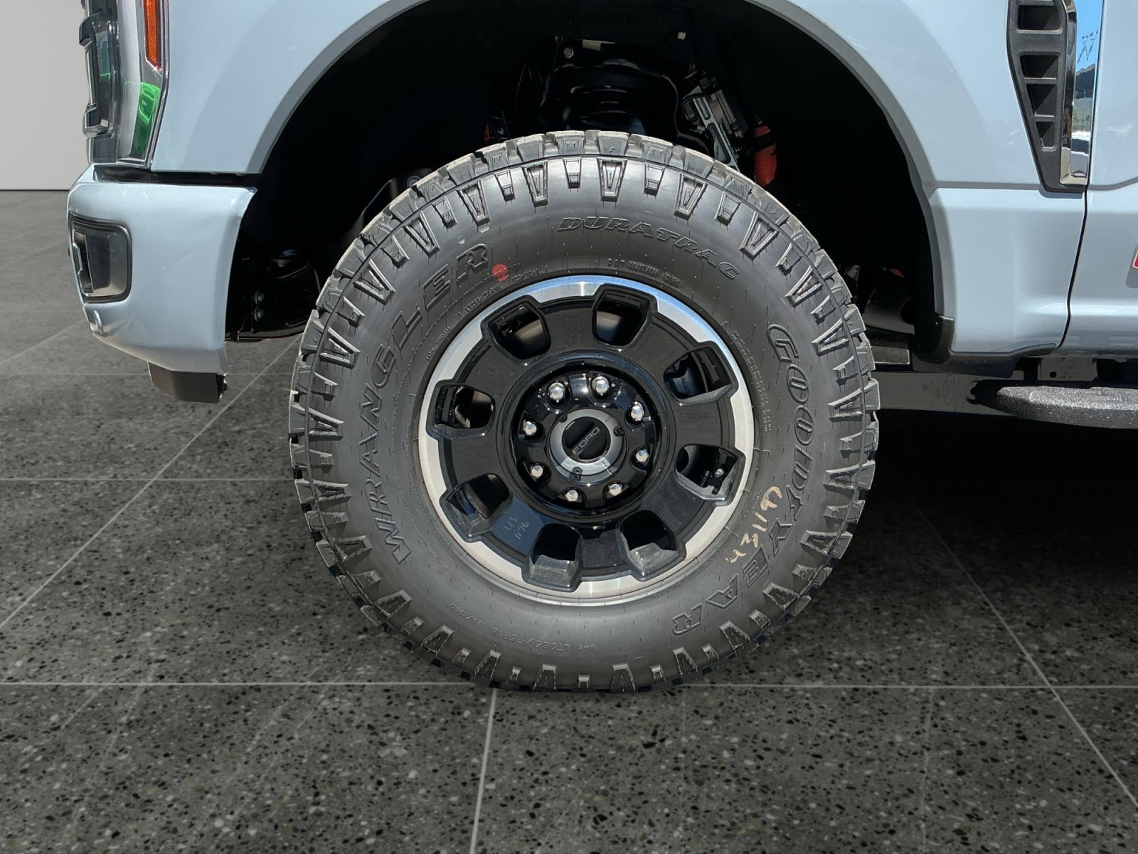 New 2026 Glacier Gray Metallic Tri-Coat Ford F-250® Platinum® image 14