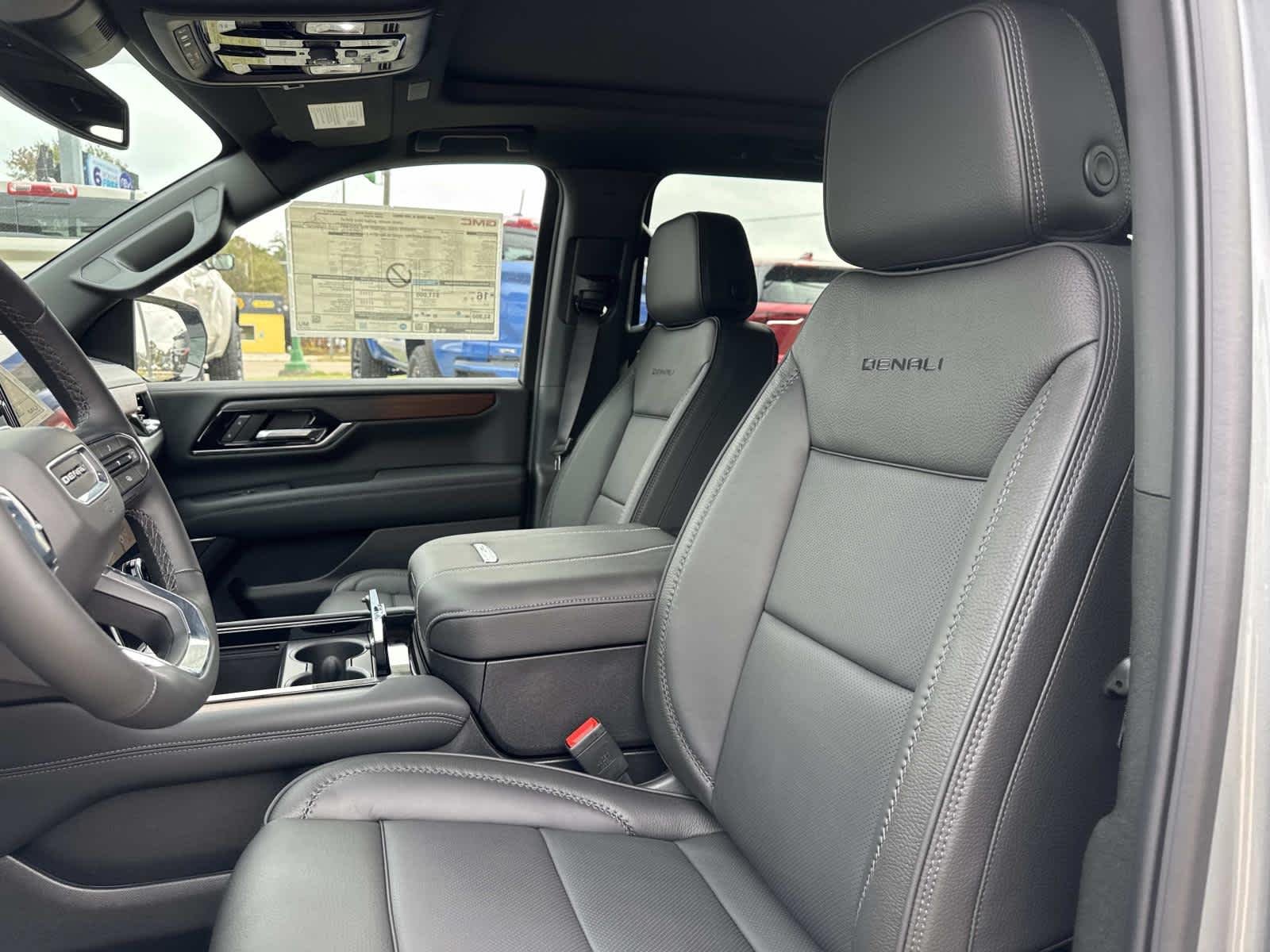 2026 GMC Yukon XL Denali - Photo 10