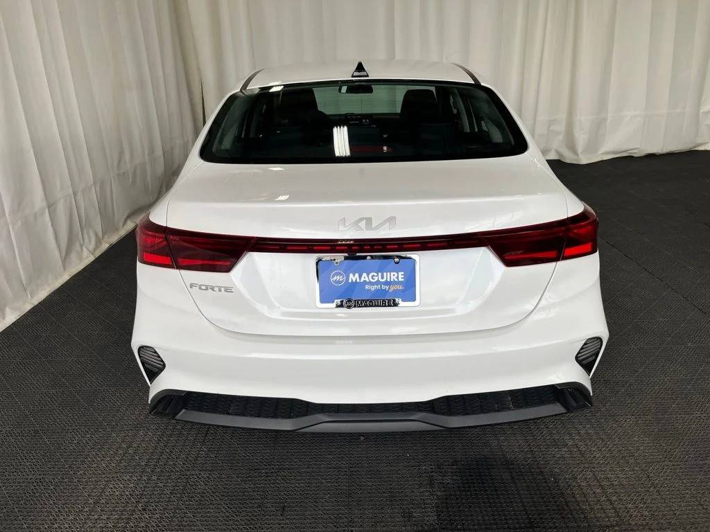 Used 2023 White Kia LXS image 25