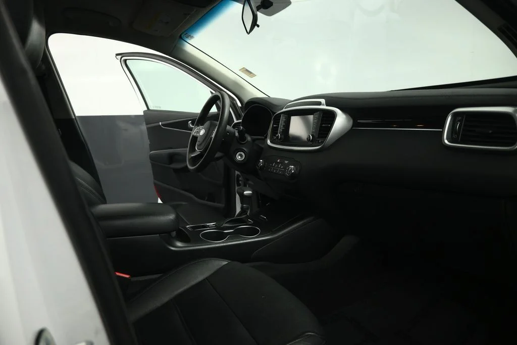 Used 2020 White Kia LX image 54