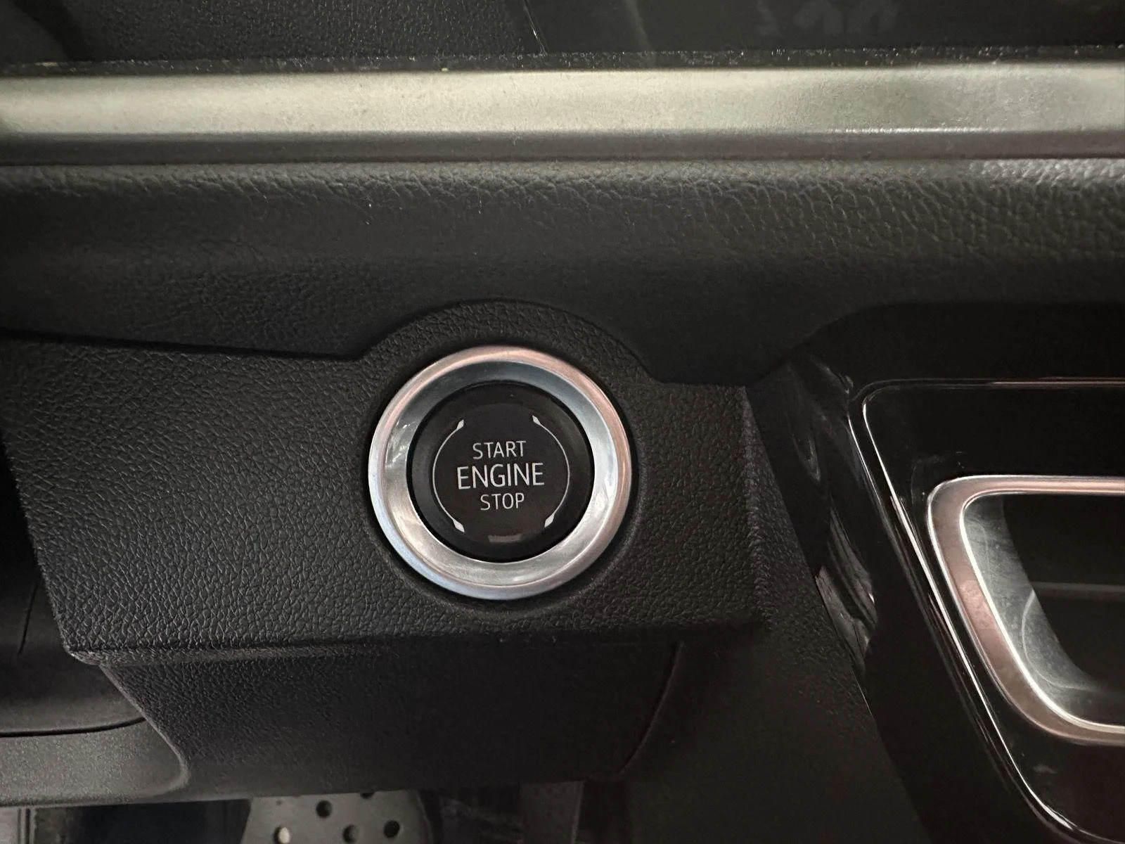 Used 2024 Summit White Chevrolet LT image 15