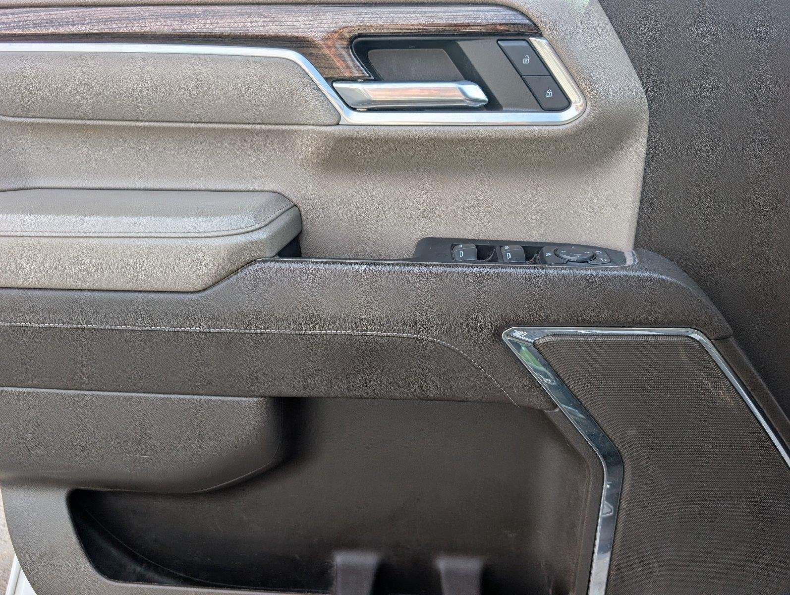 Used 2023 SUMMIT WHITE Chevrolet LT image 19