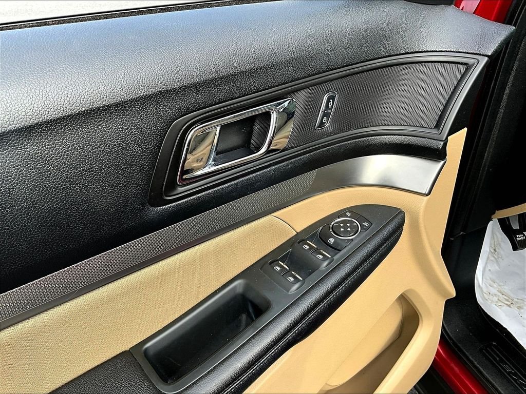 Used 2016 Red Ford Base image 19