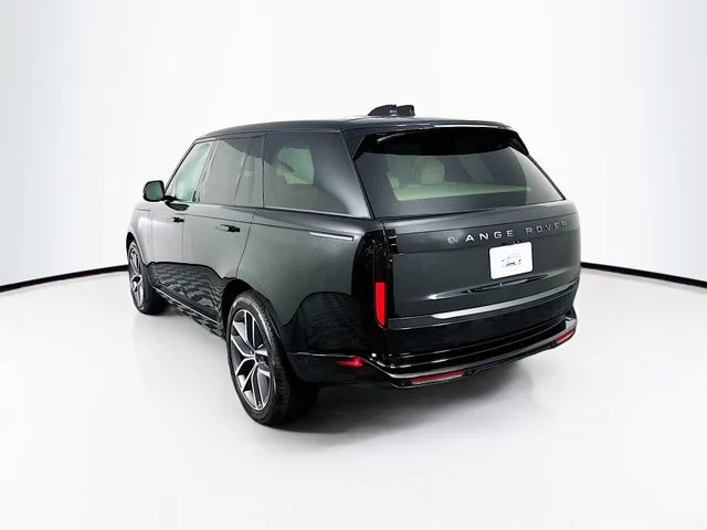 New 2026 Black Land Rover SE image 7
