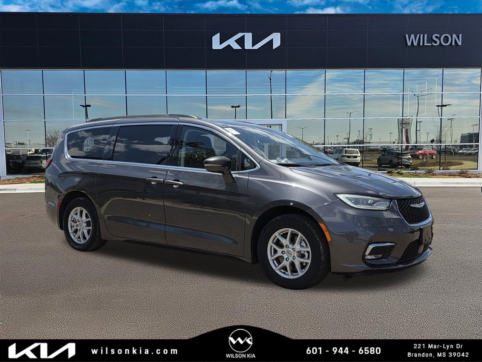 2022 Chrysler Pacifica Touring L's photo