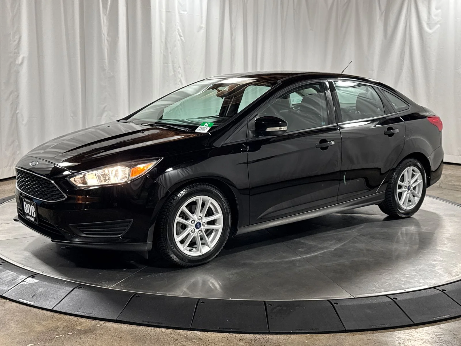 2017 Ford Focus Sedan SE's photo