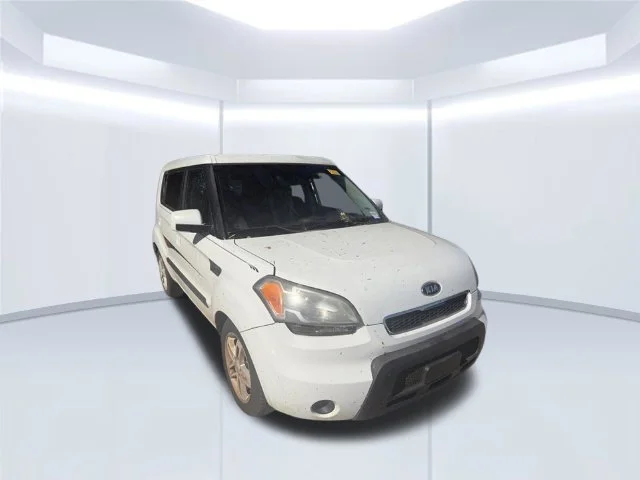 Used 2010 White Kia Plus image 3
