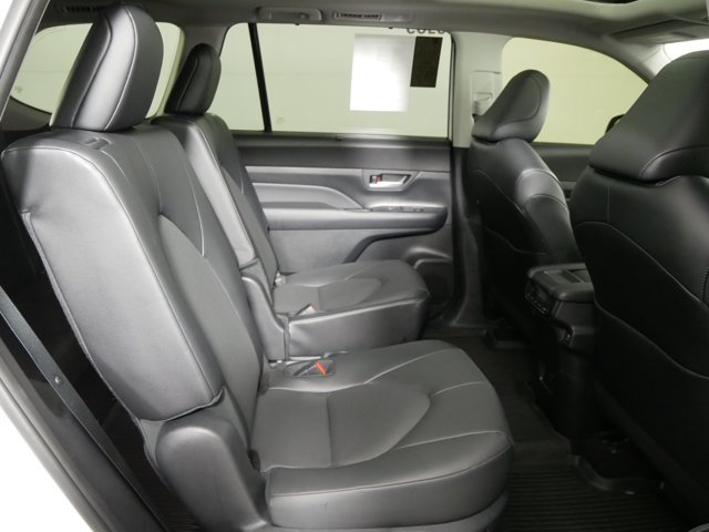 Used 2024 Wind Chill Pearl Toyota XLE image 17
