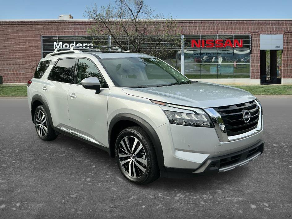 Used 2025 Brilliant Silver Metallic Nissan Platinum image 5