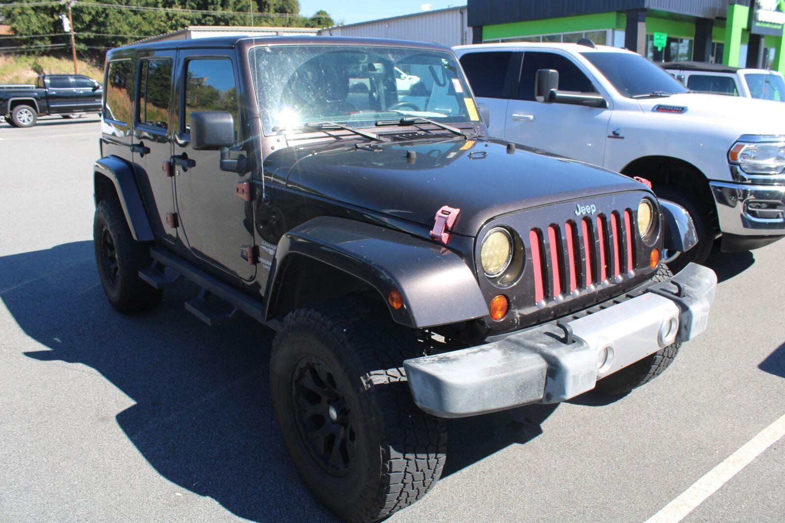Used 2013 Rugged Brown Pearl Jeep Sahara image 2