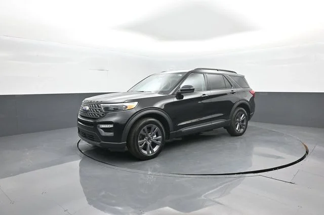 Used 2023 Black Ford XLT image 4