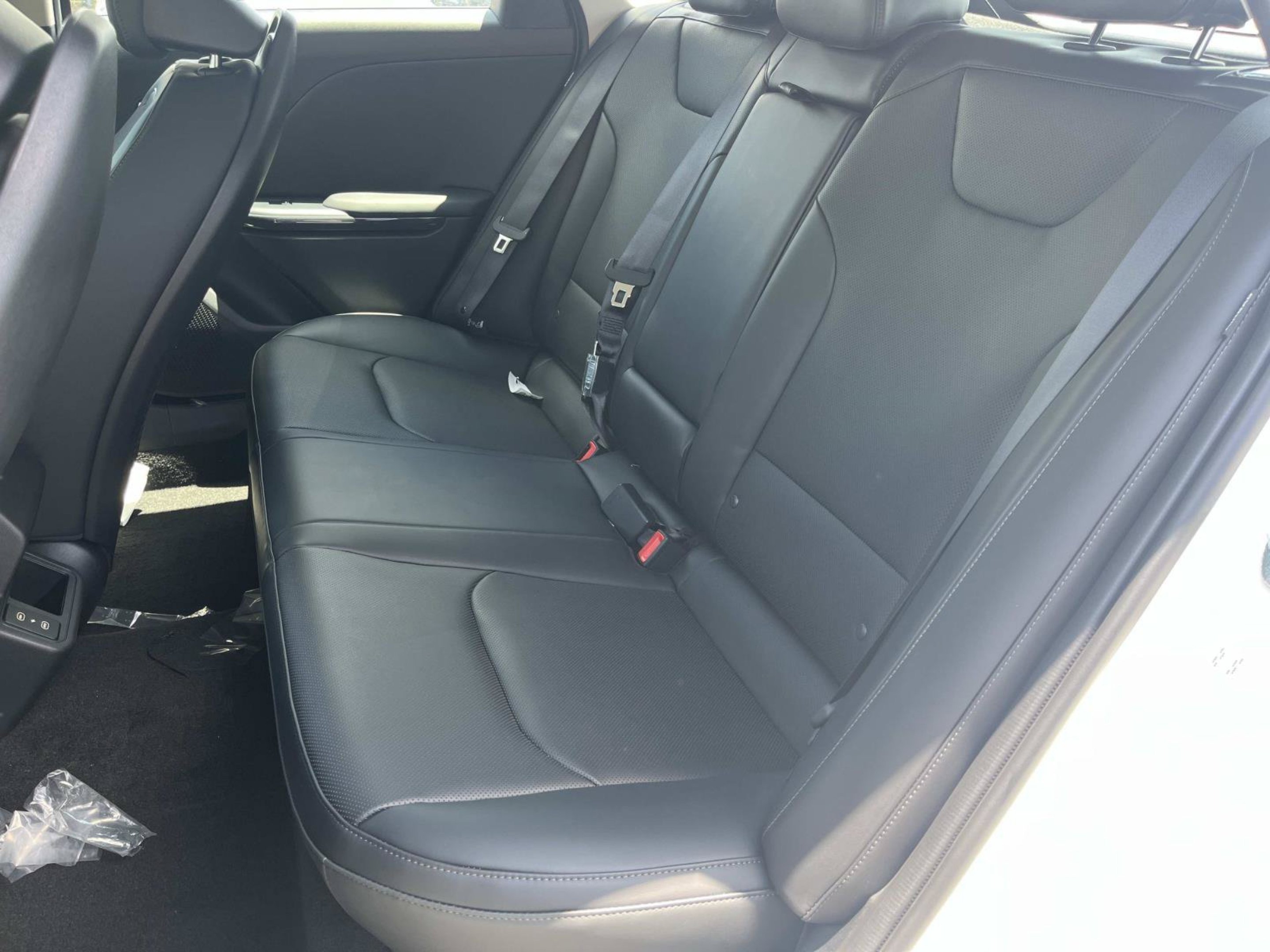 New 2026 Snow White Pearl Kia EX image 17