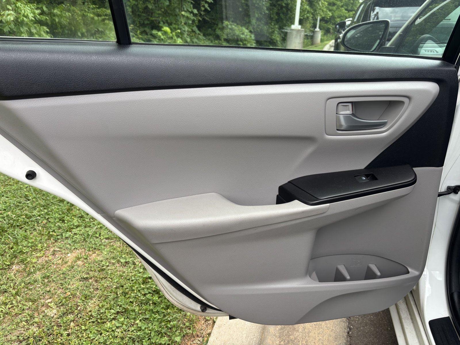 Used 2017 Blizzard Pearl Toyota SE image 26