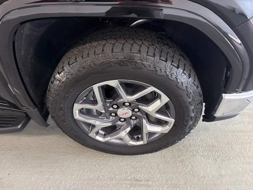 New 2026 Onyx Black GMC SLT image 4