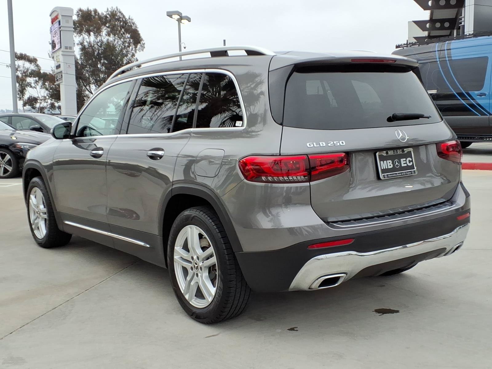 Used 2020 Mountain Gray Metallic Mercedes-Benz GLB250W image 21