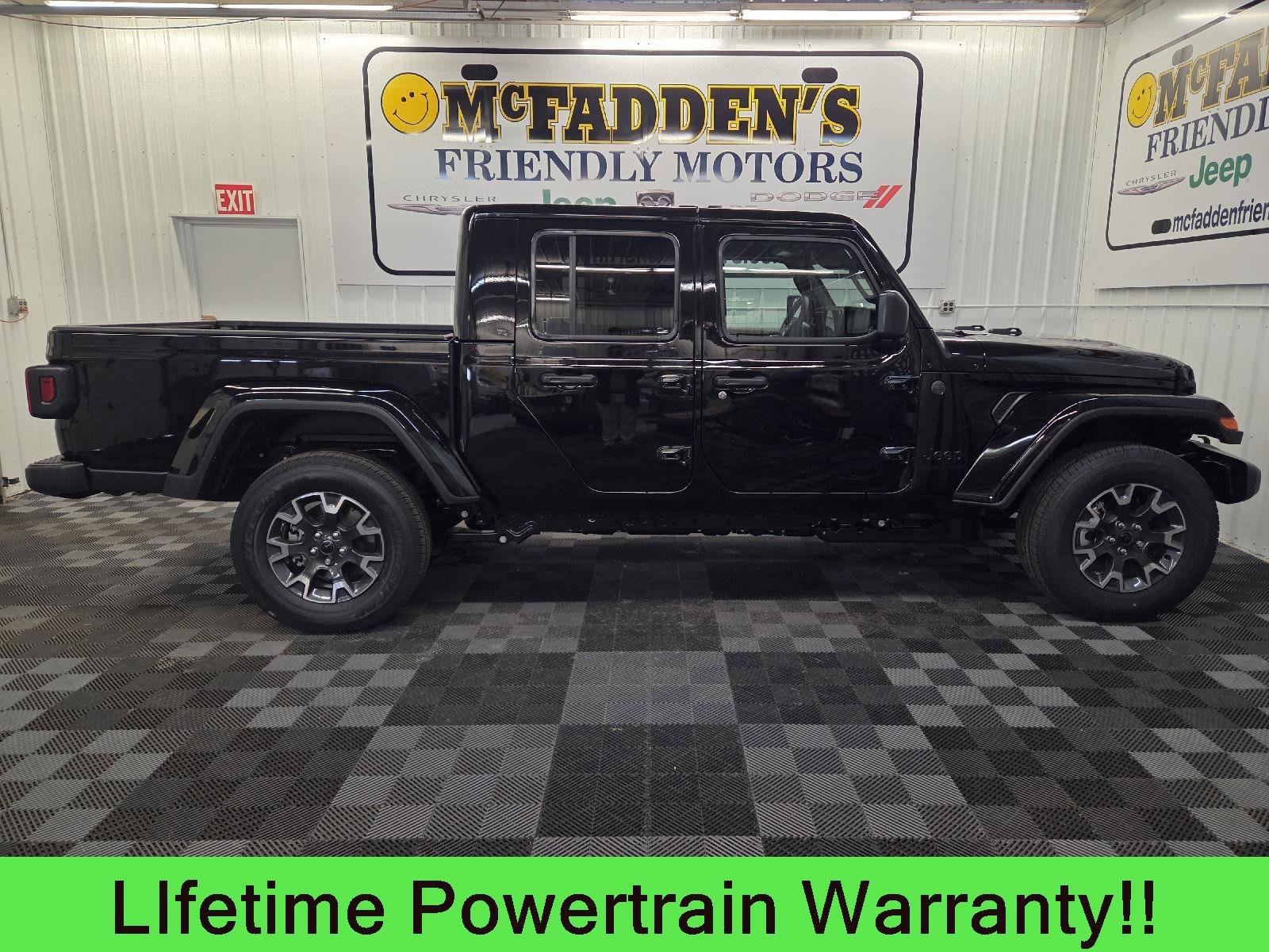 2026 Jeep Gladiator Sahara Auto's photo