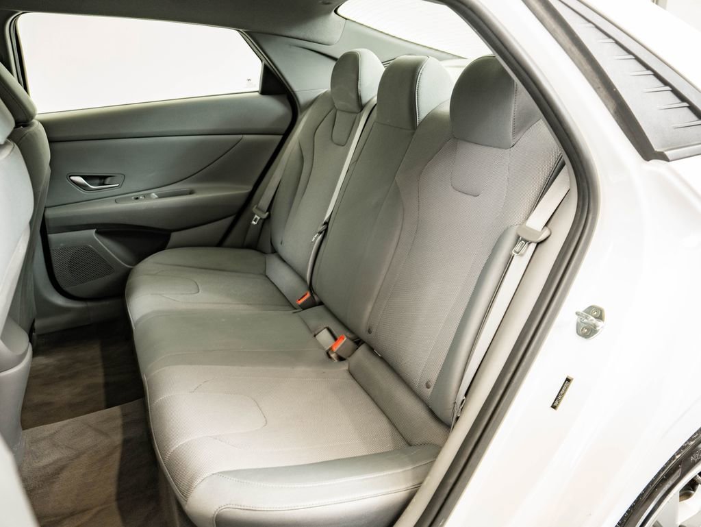 Used 2021 Quartz White Hyundai SE image 41
