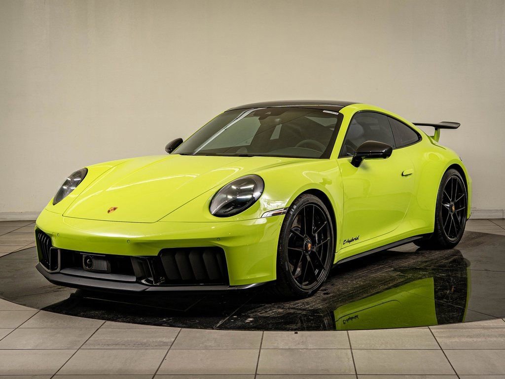 2025 Porsche 911 GTS