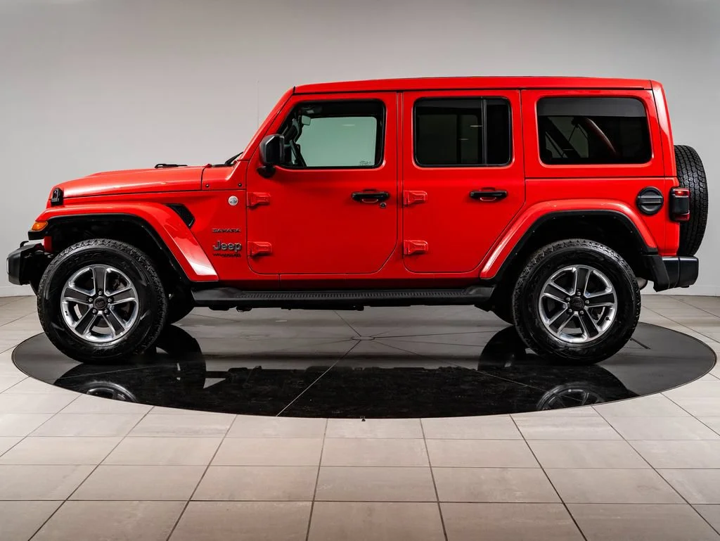 Used 2022 Firecracker Red Clearcoat Jeep Unlimited Sahara image 5