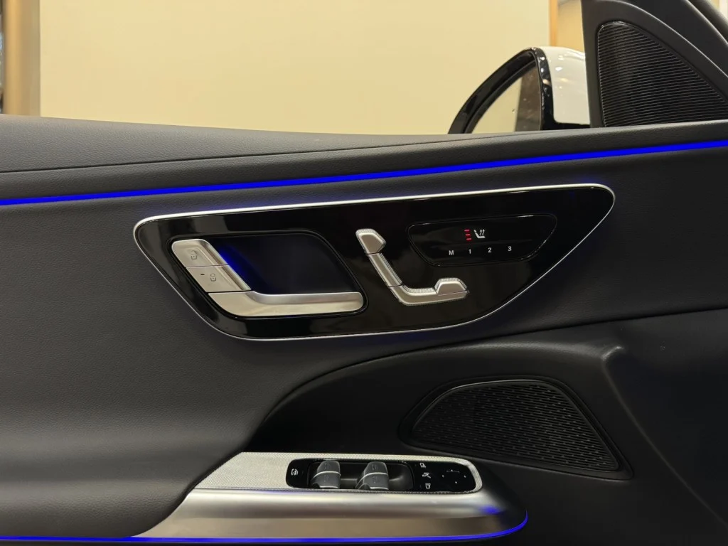 2025 Mercedes-Benz E-Class E350 - Photo 17