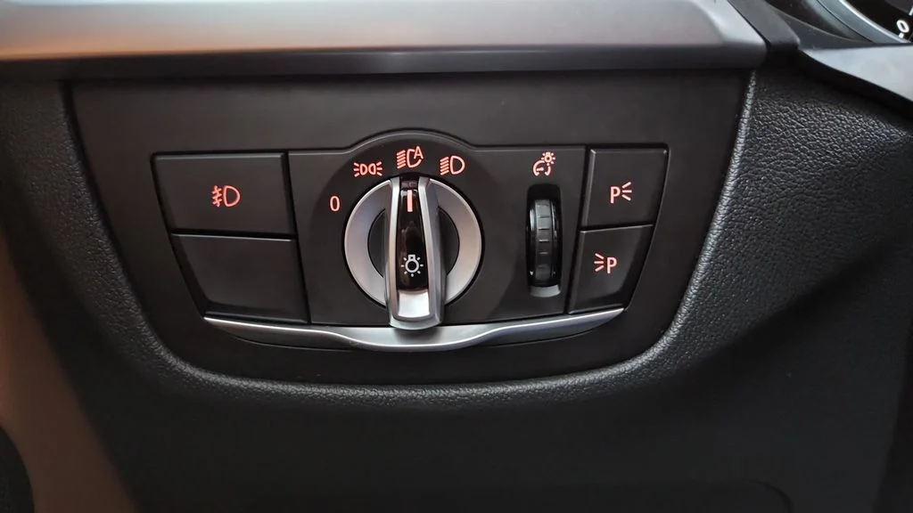 Used 2019 Gray BMW xDrive30i image 33
