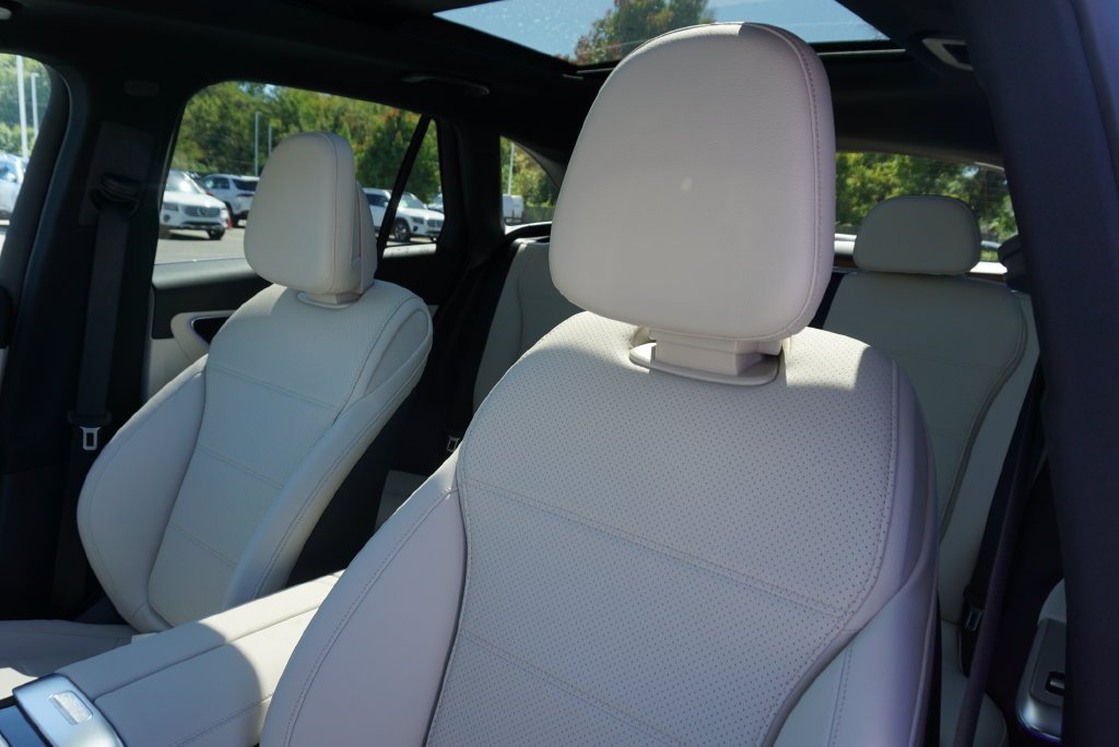 Used 2026 Polar White Mercedes-Benz GLC 300 image 41