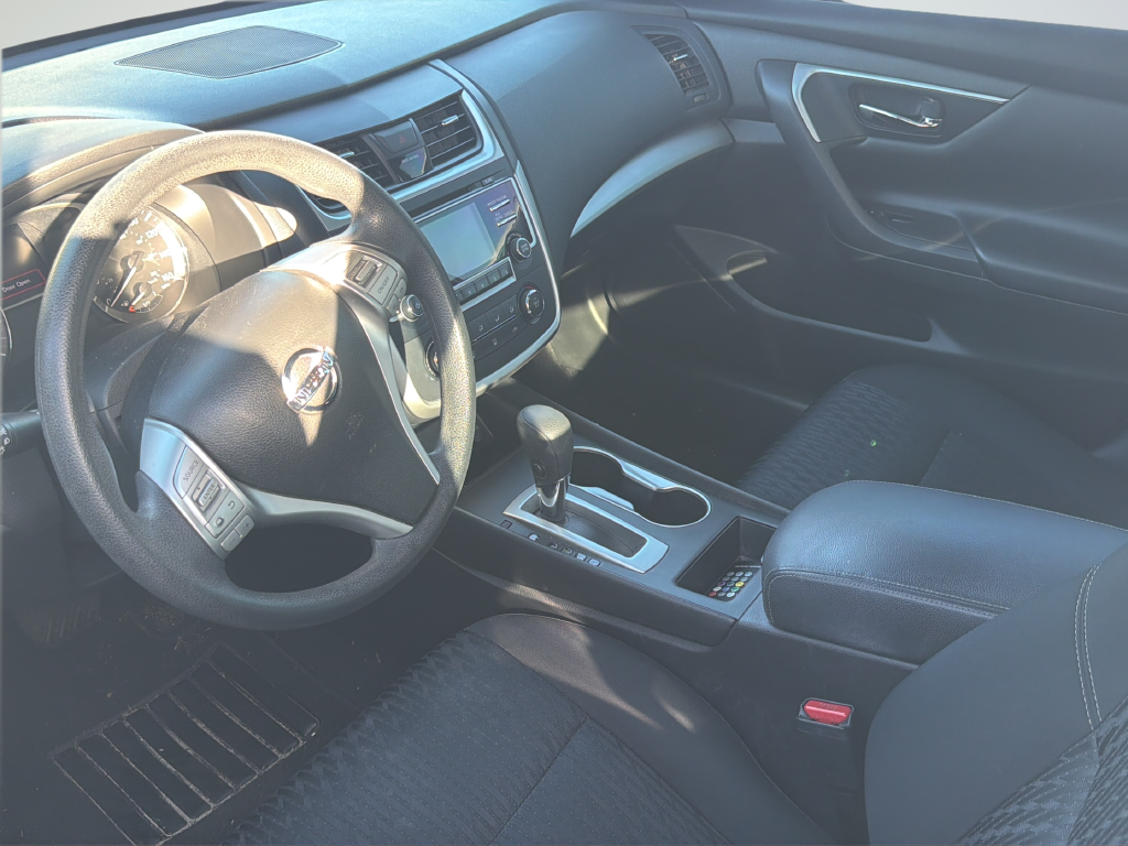 Used 2017 White Nissan 2.5 S image 13