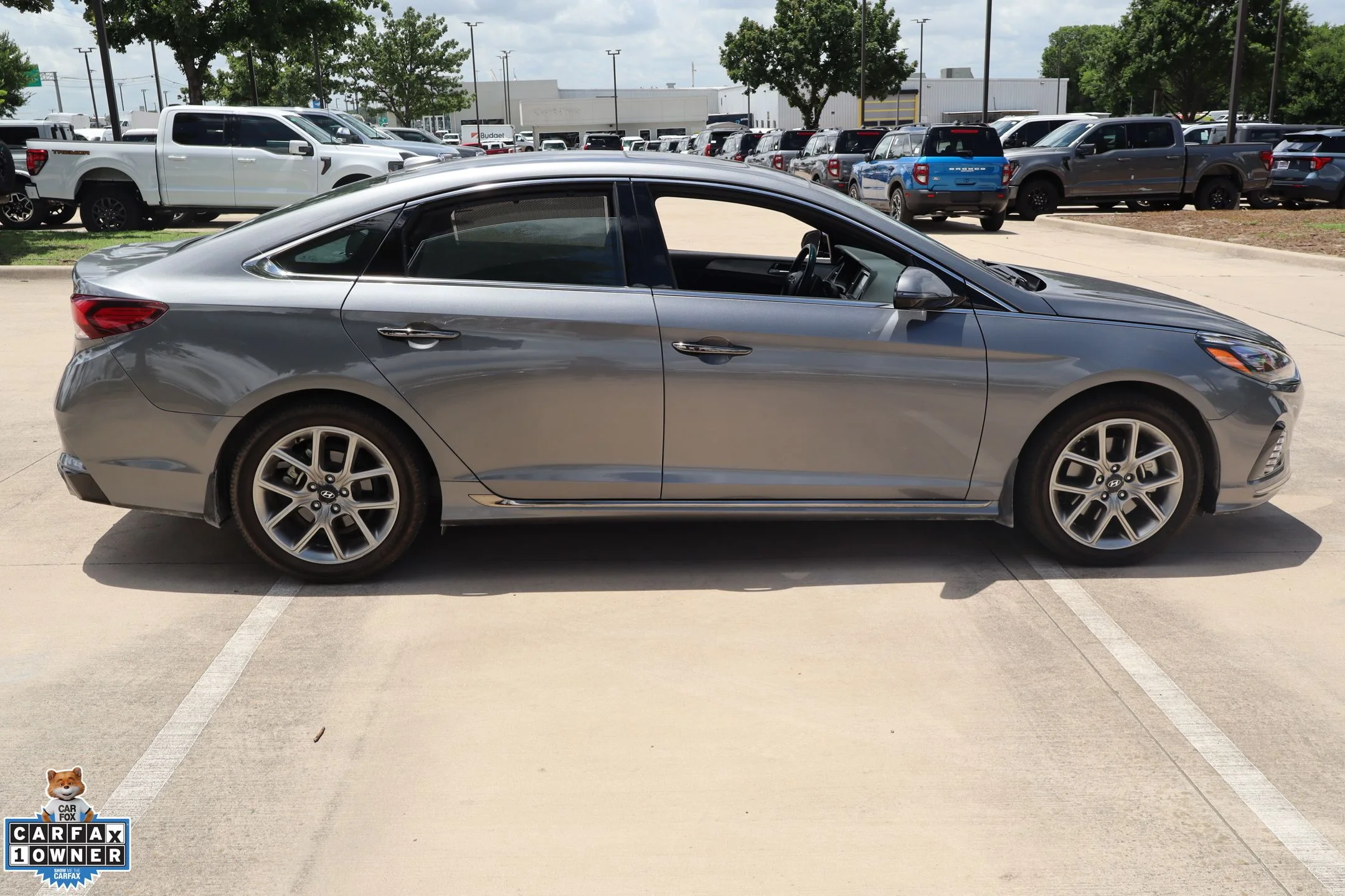 Used 2018 Gray Hyundai Limited image 2