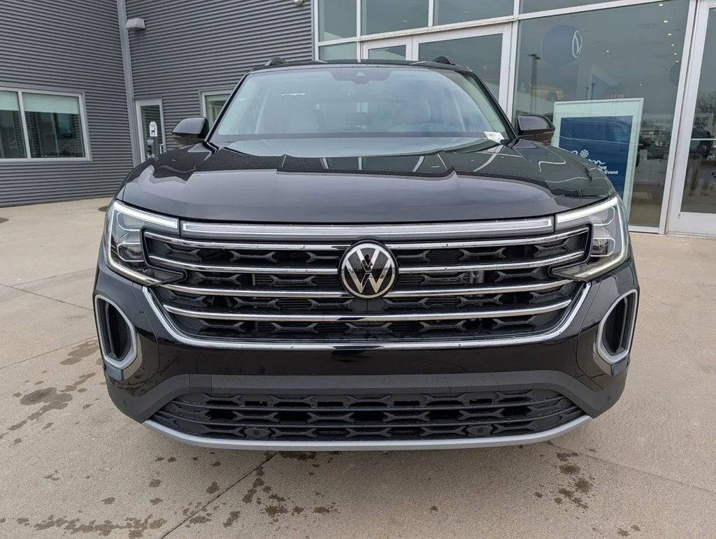 New 2026 Black Volkswagen 2.0T SE w/Technology image 8