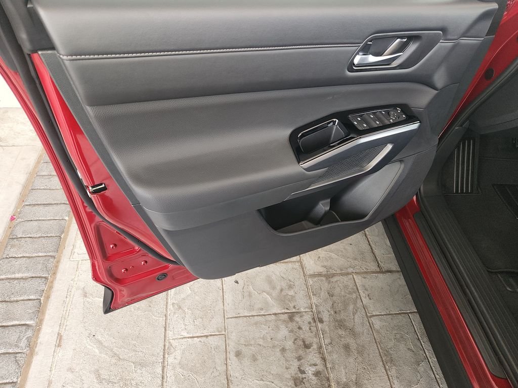 New 2026 Scarlet Ember Tintcoat Nissan SL image 23
