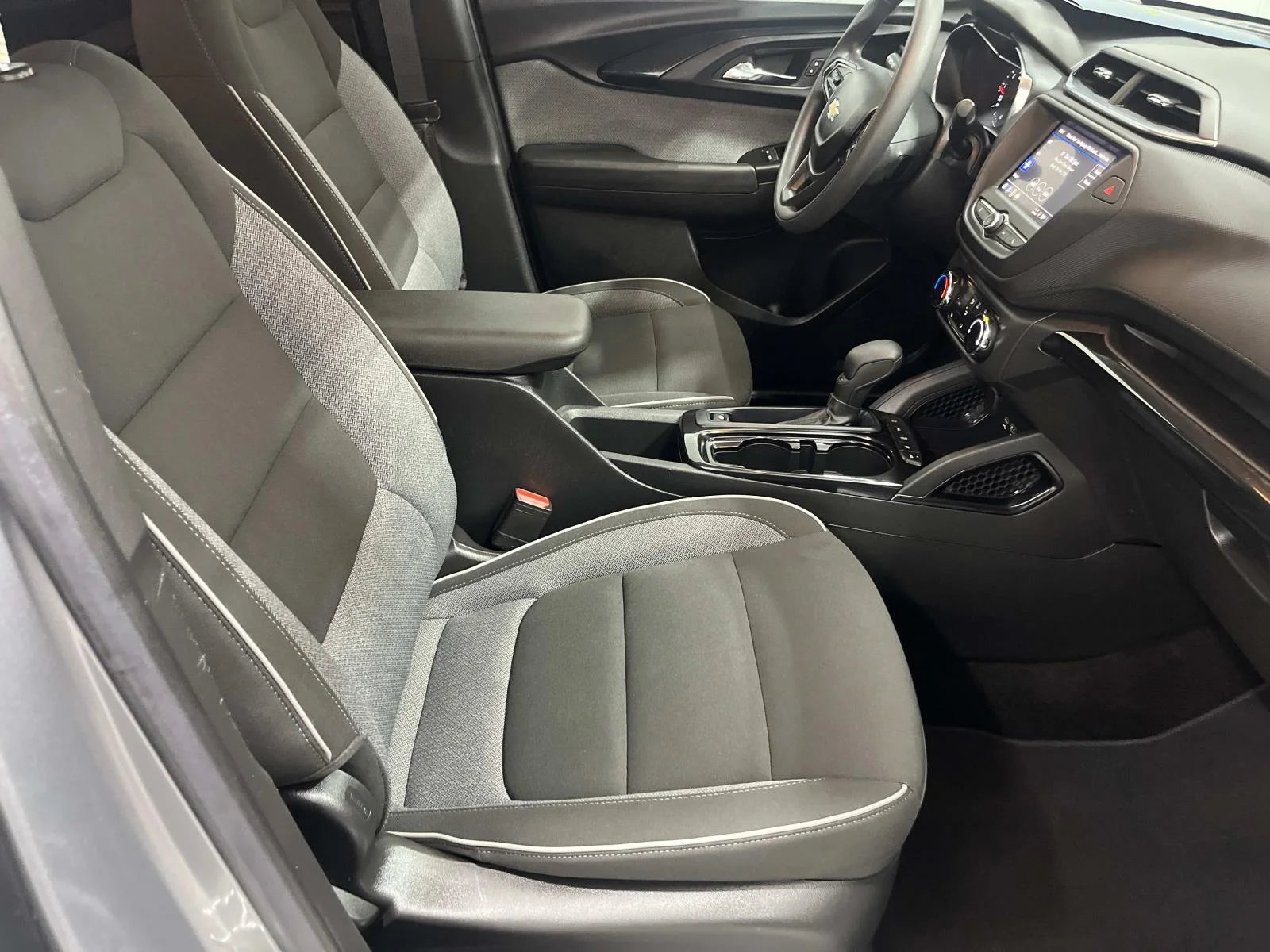 Used 2023 STERLING GRAY METALLIC Chevrolet LT image 29