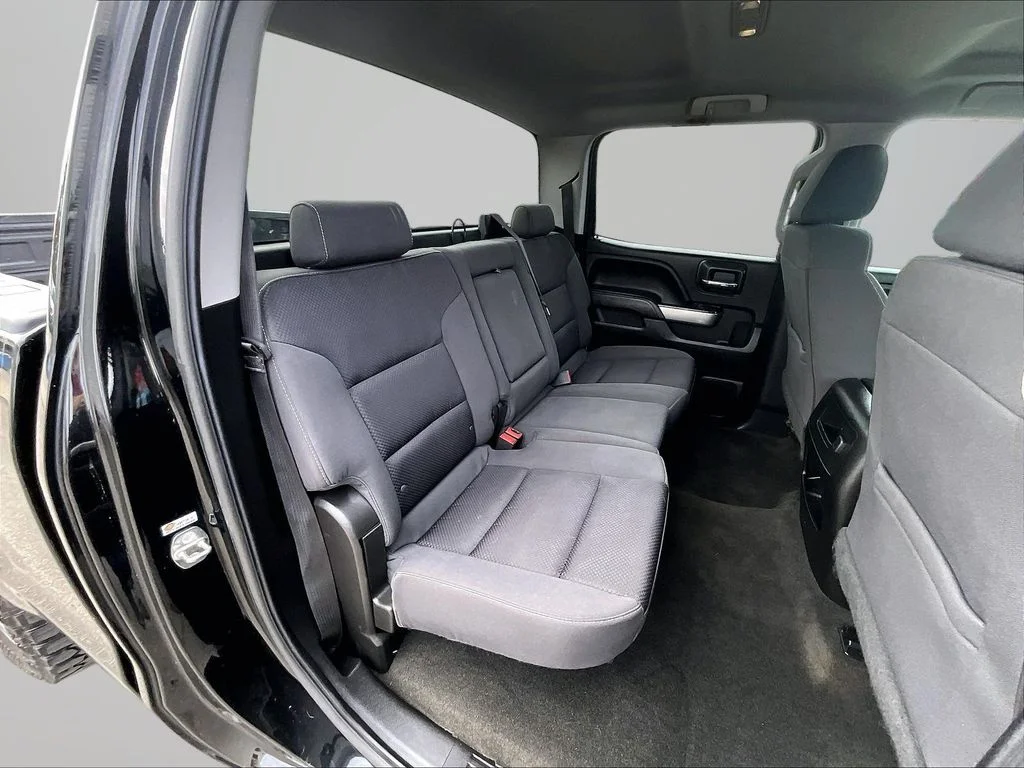 Used 2018 Black Chevrolet LT image 27