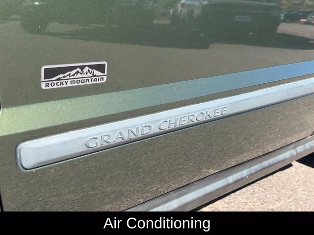 Used 2008 Green Jeep Laredo image 12