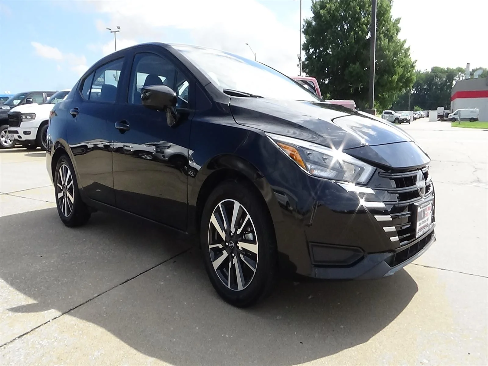 Used 2025 Super Black (kh3) Nissan SV image 4