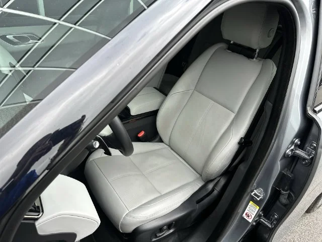 Used 2024 Gray Land Rover Dynamic SE image 12