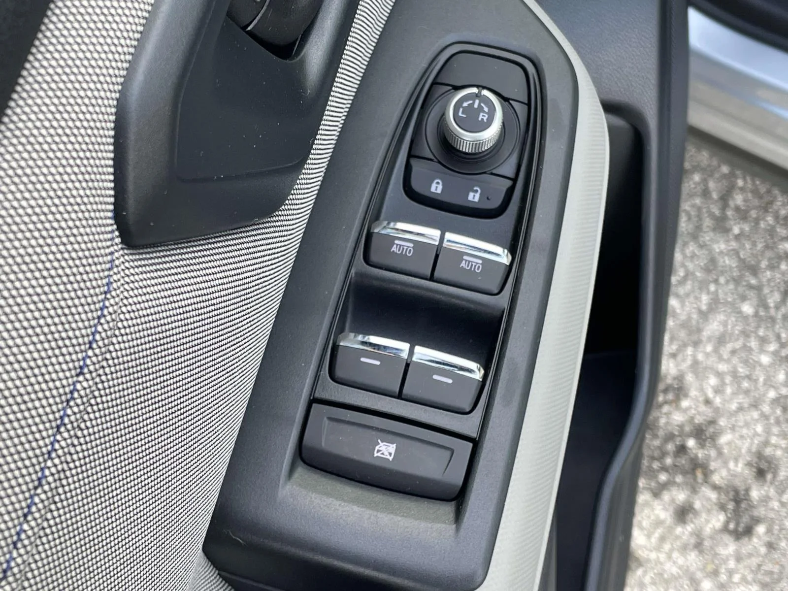 Used 2025 Ice Silver Metallic Subaru Premium image 6