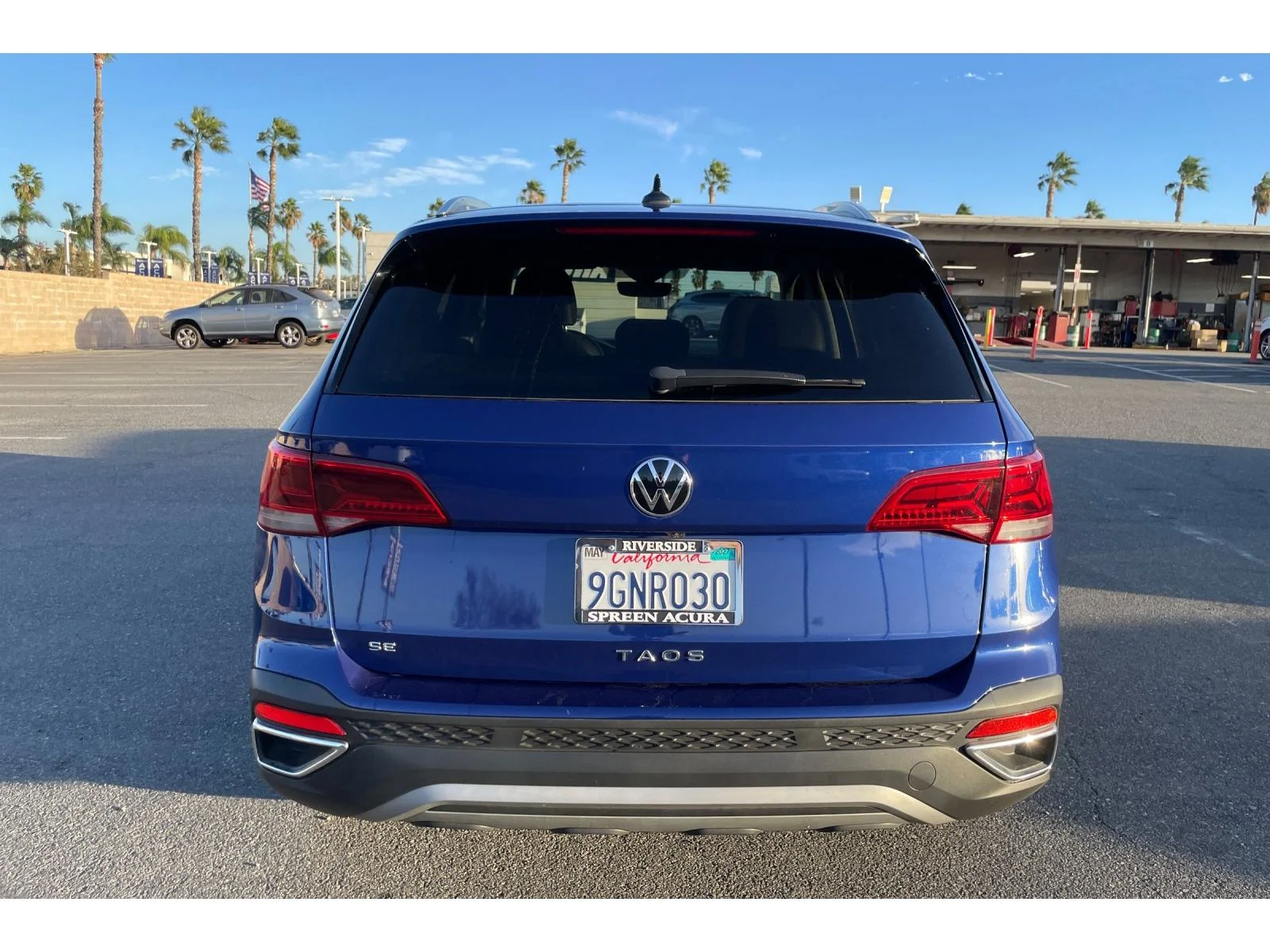 Used 2023 Dusk Blue Metallic Volkswagen SE image 4
