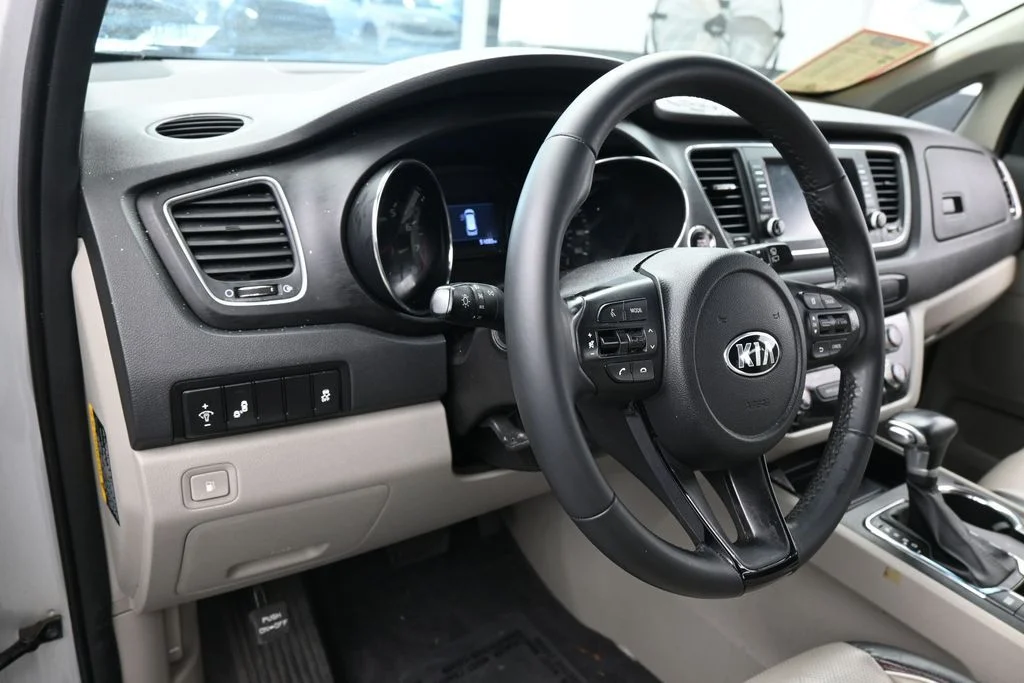 Used 2021 Silky Silver Kia EX image 15