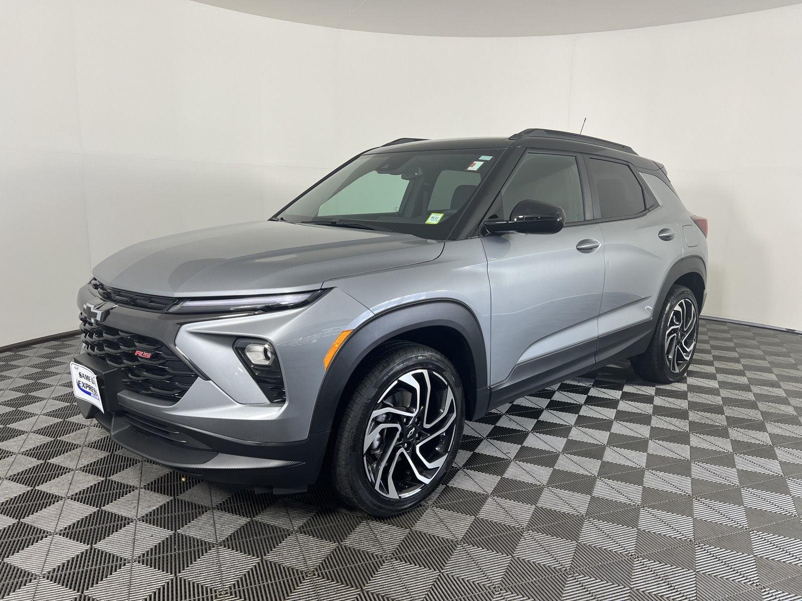 Used 2025 Sterling Gray Metallic Chevrolet RS image 27