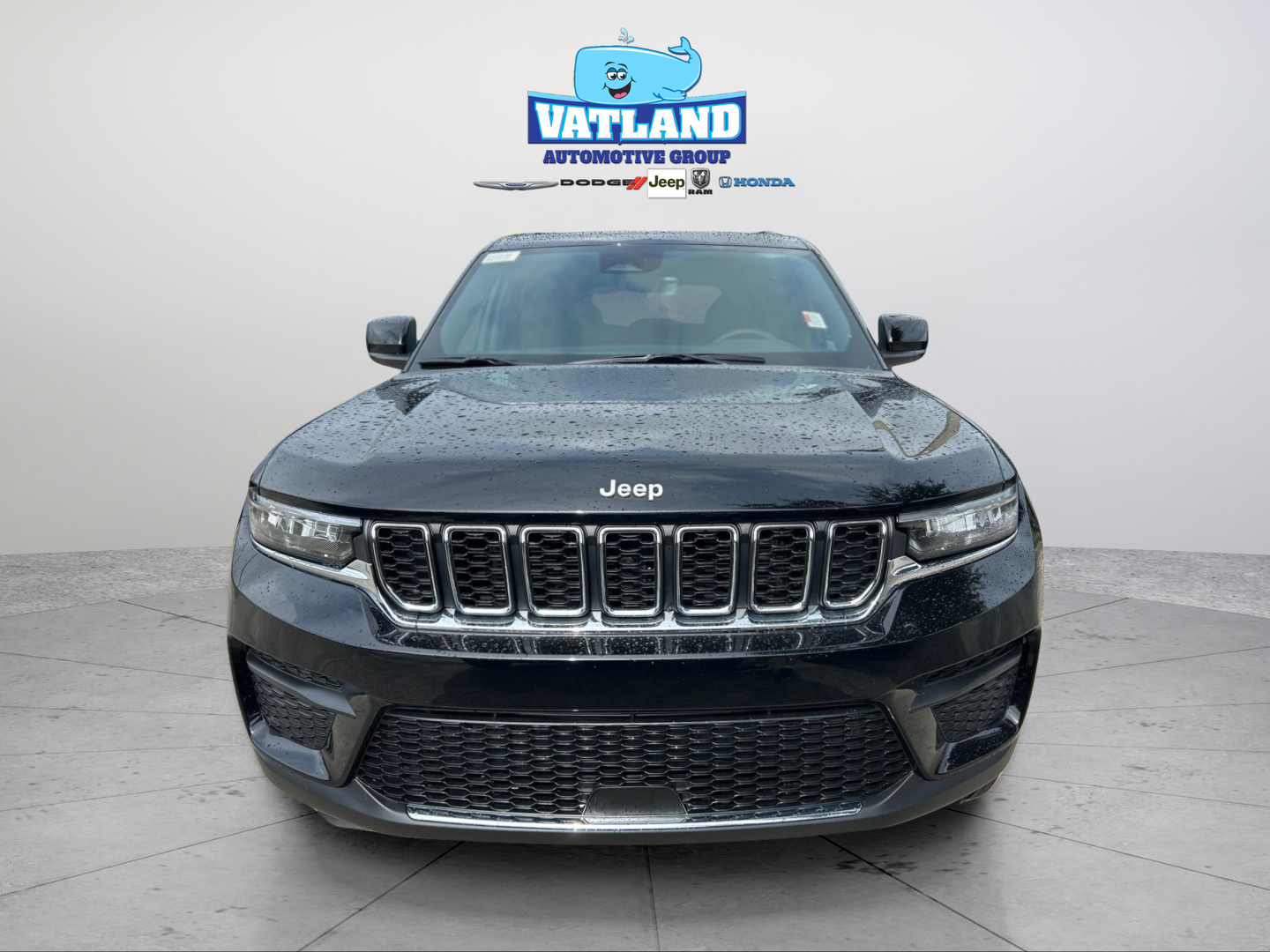 New 2026 Diamond Black Crystal Pearl-Coat Exterior Paint Jeep Laredo X image 8