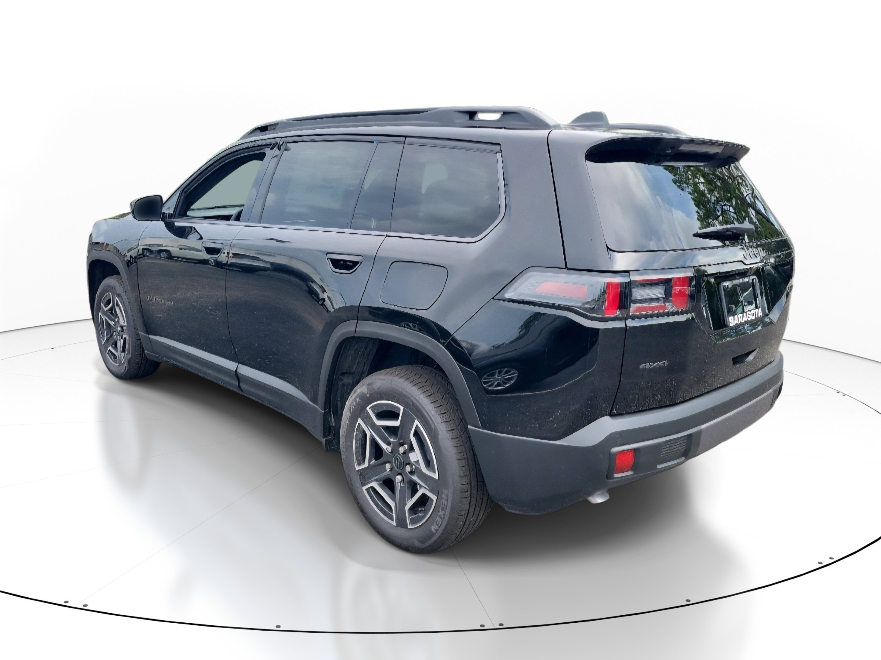 New 2026 Diamond Black Crystal Pearl-Coat Exterior Paint Jeep Limited image 4