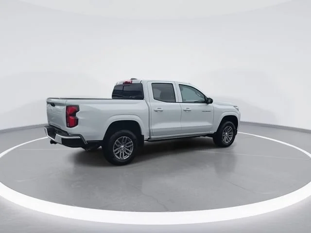 Used 2026 Summit White Chevrolet LT image 8