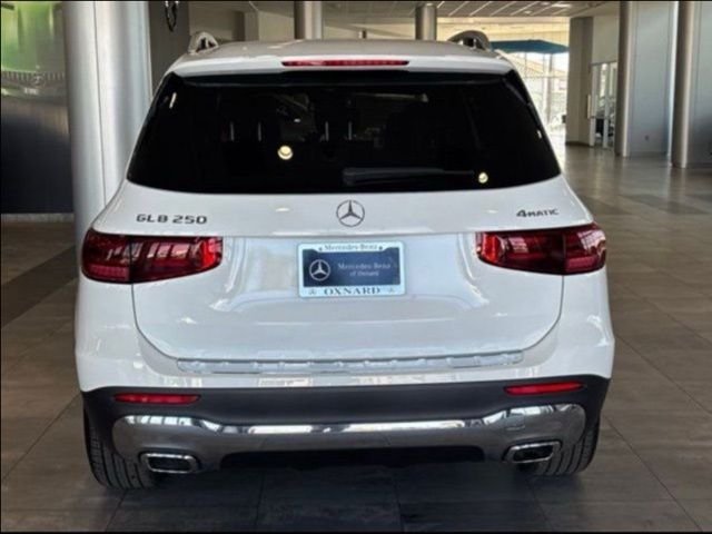New 2026 Polar White Mercedes-Benz GLB 250 image 4