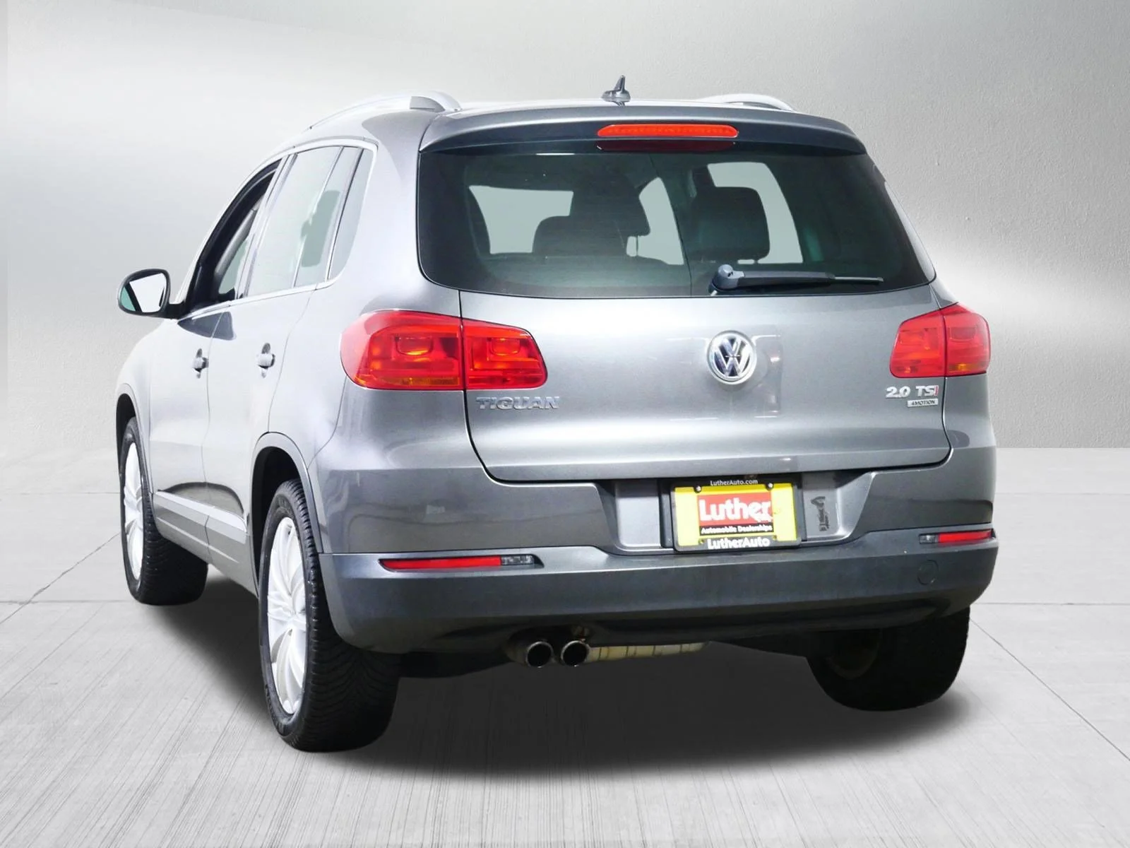 Used 2014 Pepper Gray Metallic Volkswagen SE image 5