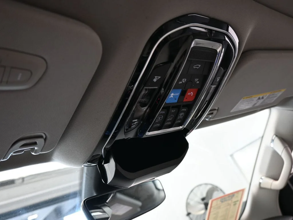 Used 2024 Diamond Black Crystal Pearlcoat Jeep Base image 36