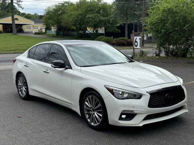 Used 2023 White INFINITI LUXE image 3