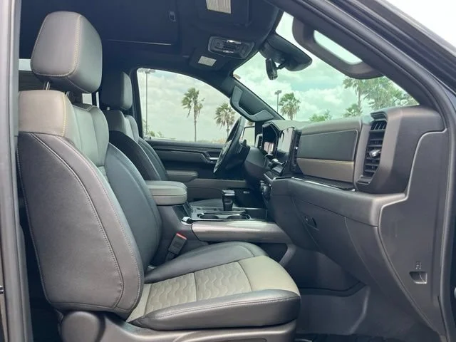 Used 2025 Black Chevrolet ZR2 image 22