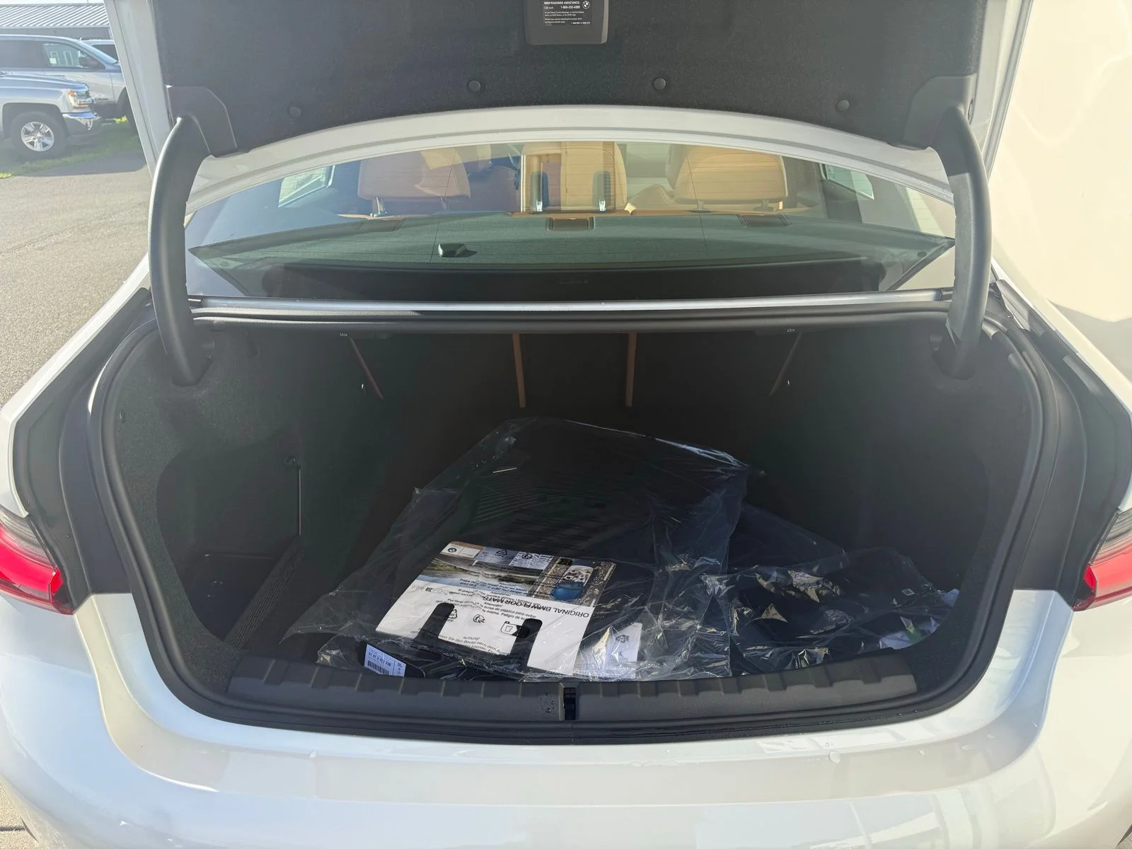 New 2026 Mineral White Metallic BMW 330i image 9
