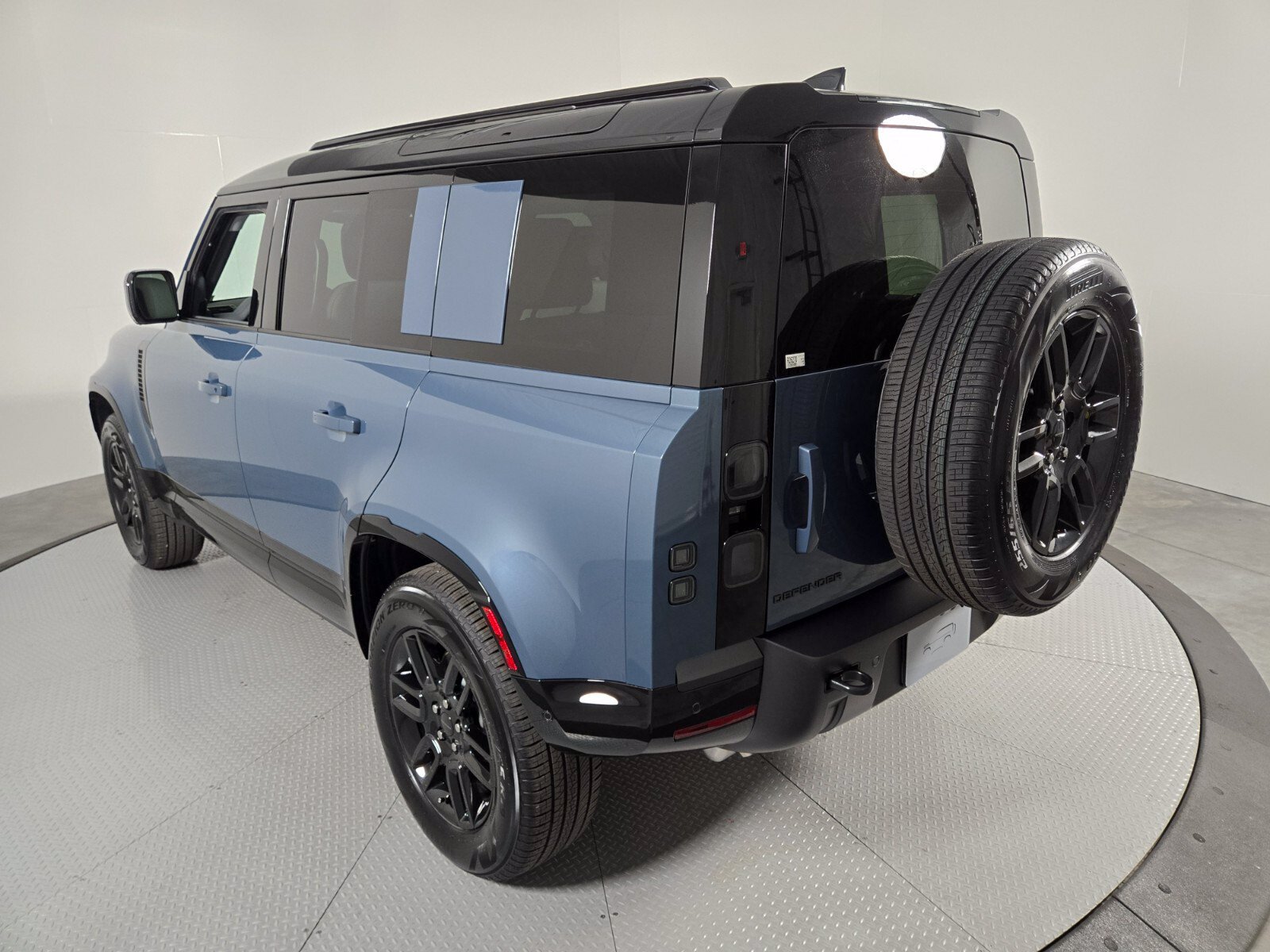 New 2026 Tasman Blue Land Rover X-Dynamic SE image 7