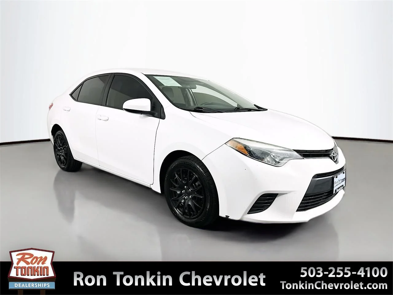 Used 2015 Super White Toyota LE image 1
